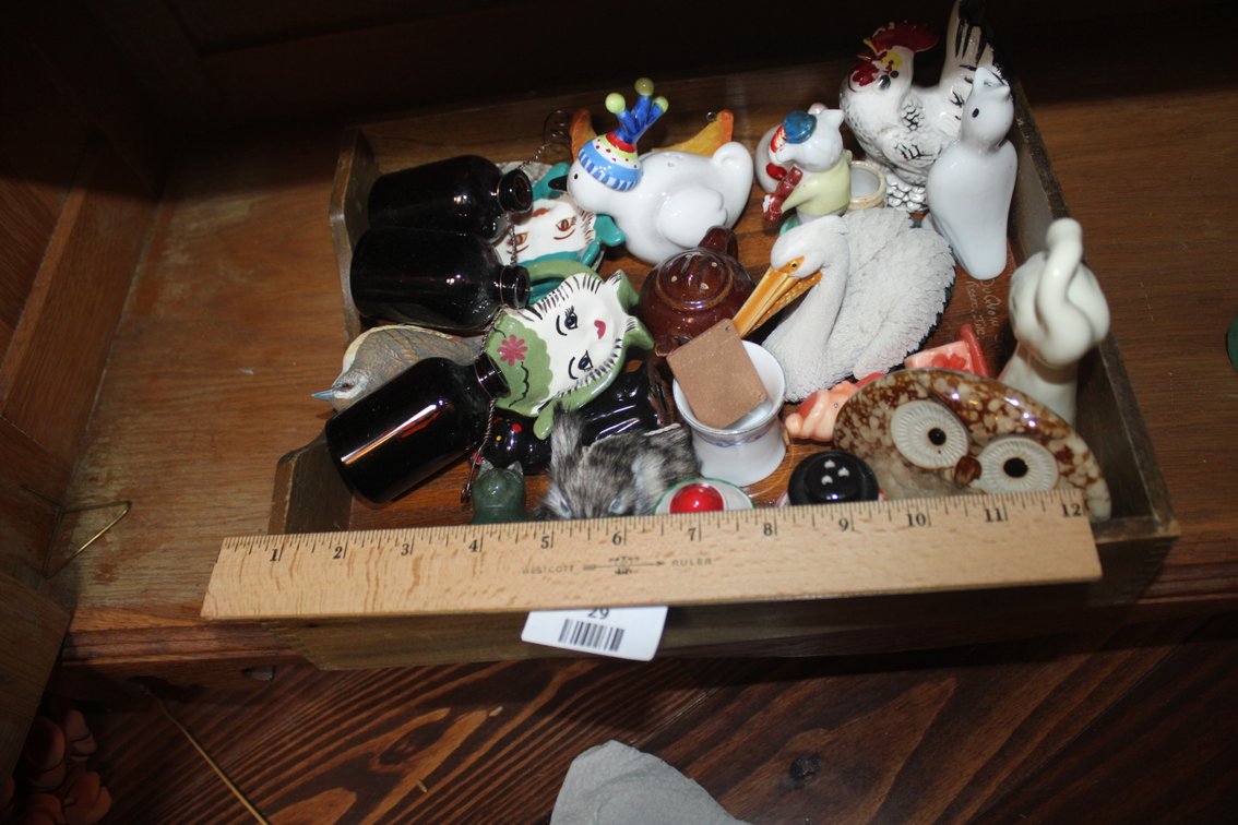 Salt And Pepper Shakers, Various Miniature Pieces