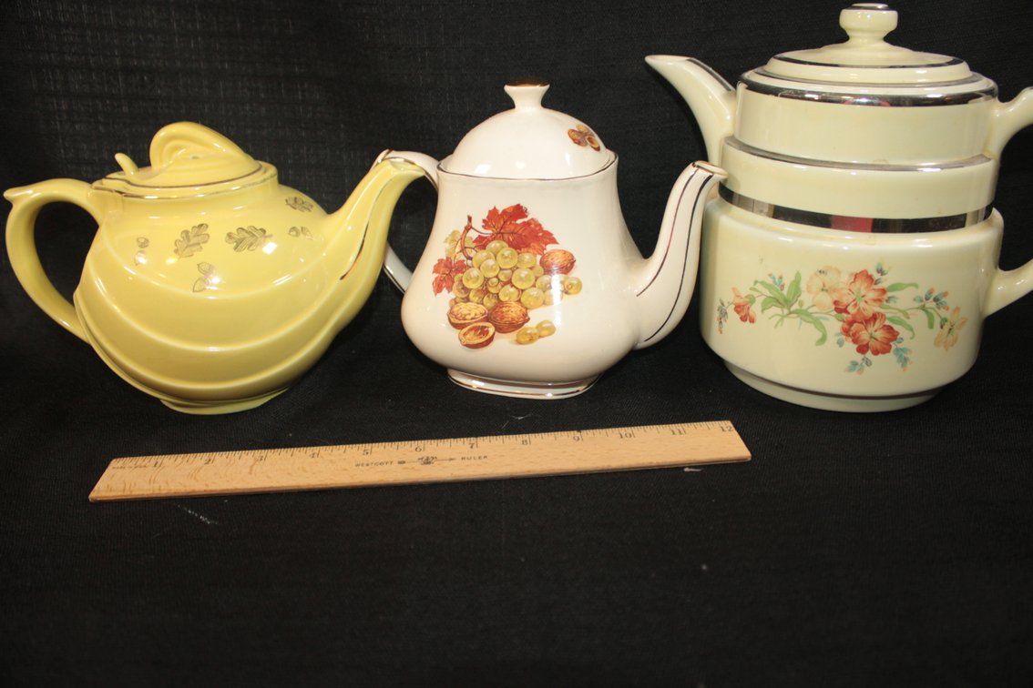 Three Teapots Hull Superior Quality Sadler Made In England And Hall Made In USA