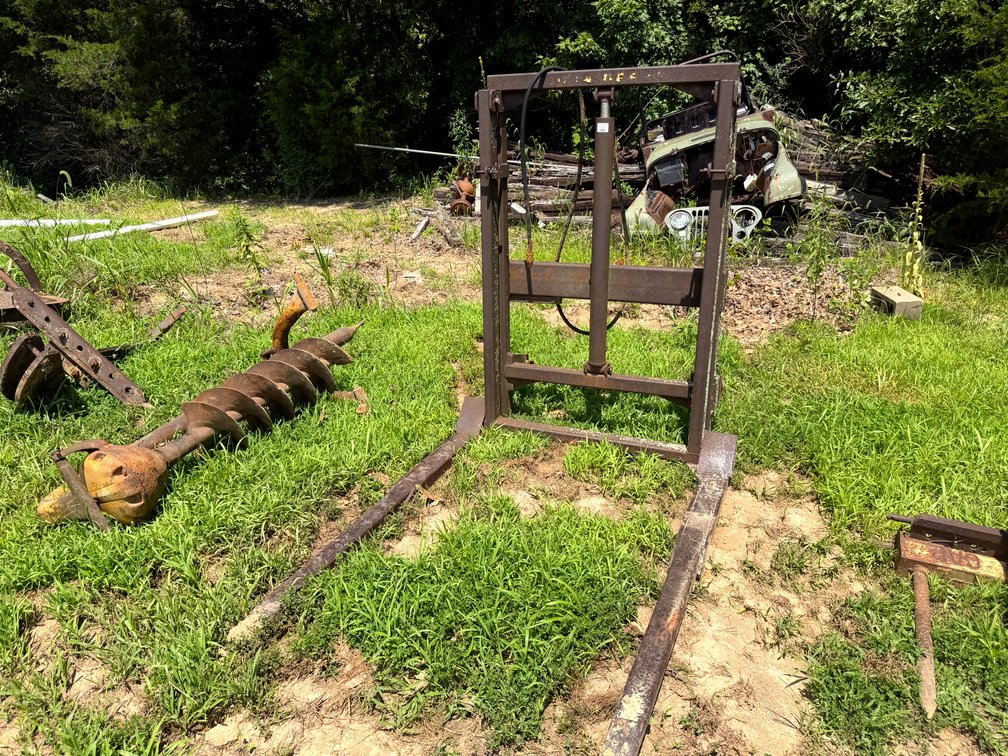 John Deere Lift