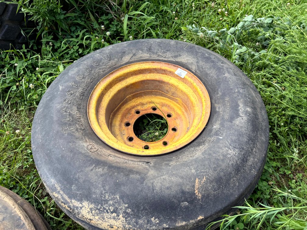 11.00-16 Tire