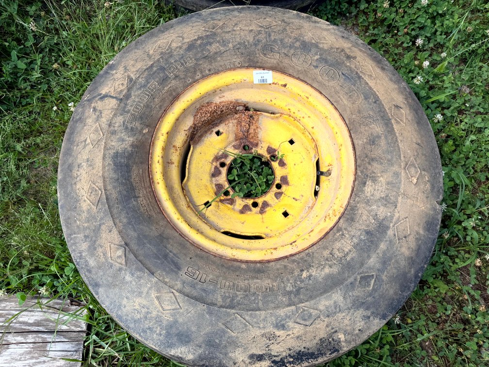 10.00-16 Tire