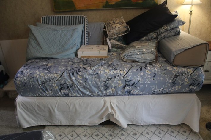 Image for Day Bed with Bedding