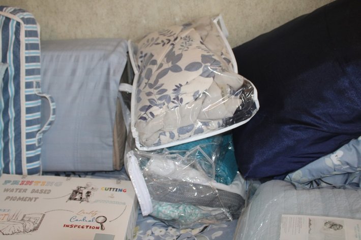Image for Day Bed with Bedding