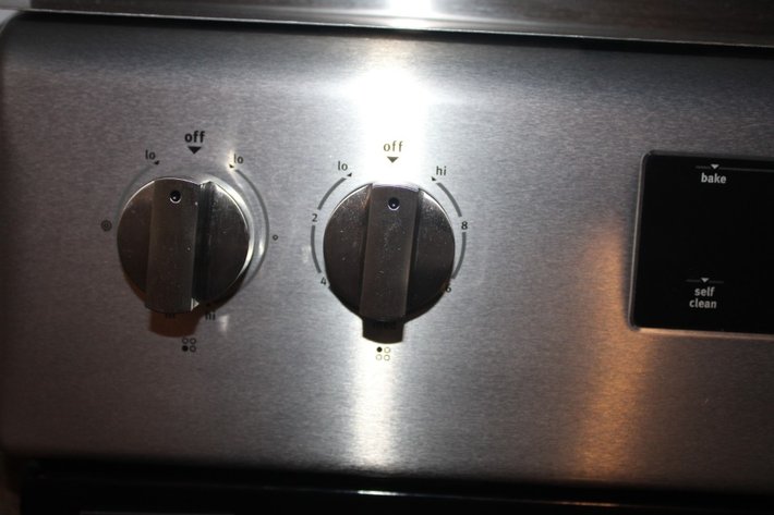 Image for Maytag Electric Glass Top Stove Measures 30 x 29 x 47