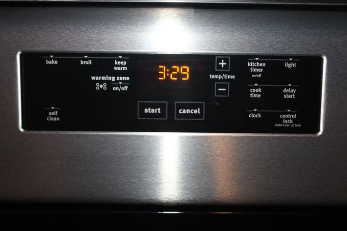Image for Maytag Electric Glass Top Stove Measures 30 x 29 x 47