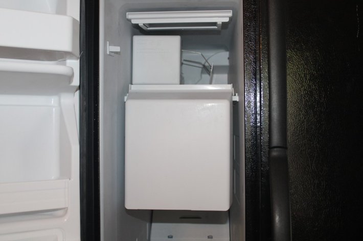 Image for Whirlpool Double Door Refrigerator with Water Filters Measures 33 x 32 x 67