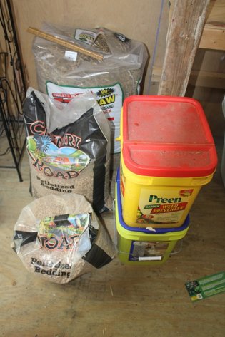 Image for Straw Pellet Bedding, Preen and Litter
