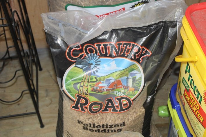 Image for Straw Pellet Bedding, Preen and Litter