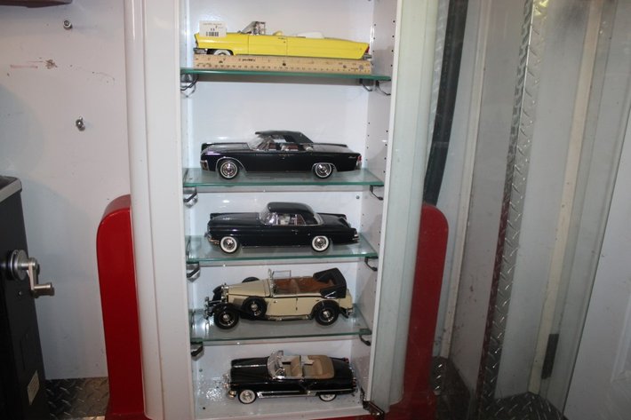 Image for 5 1:18 Scale Model Cars Including Sunstar 1956 Lincoln Premiere, Signature Brand 1961 Lincoln Continental, Signature 1956 Continental Mark II, Anson 1932 Maybach, and Signature 1943 Cadillac