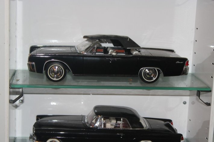 Image for 5 1:18 Scale Model Cars Including Sunstar 1956 Lincoln Premiere, Signature Brand 1961 Lincoln Continental, Signature 1956 Continental Mark II, Anson 1932 Maybach, and Signature 1943 Cadillac