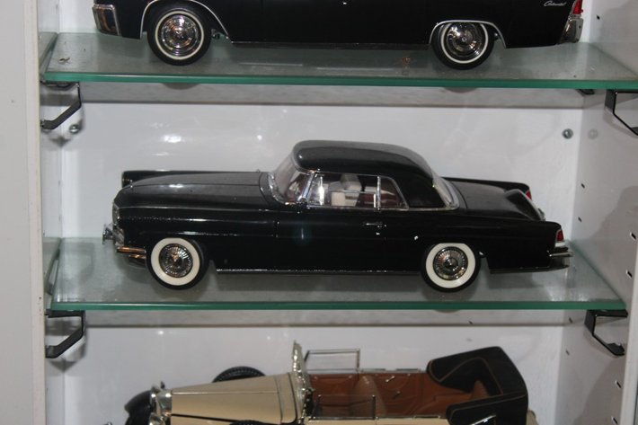 Image for 5 1:18 Scale Model Cars Including Sunstar 1956 Lincoln Premiere, Signature Brand 1961 Lincoln Continental, Signature 1956 Continental Mark II, Anson 1932 Maybach, and Signature 1943 Cadillac