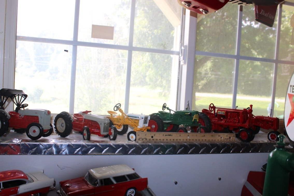 6 Diecast Tractors