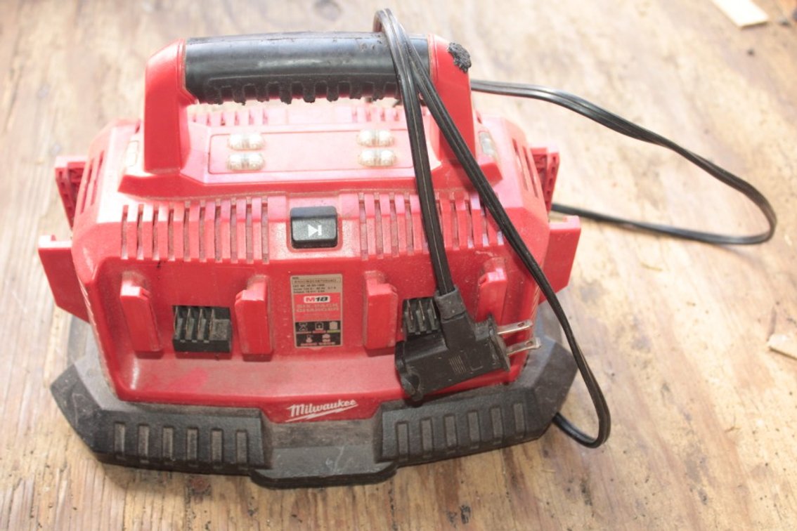 Milwaukee M18 6 Port Charger Block