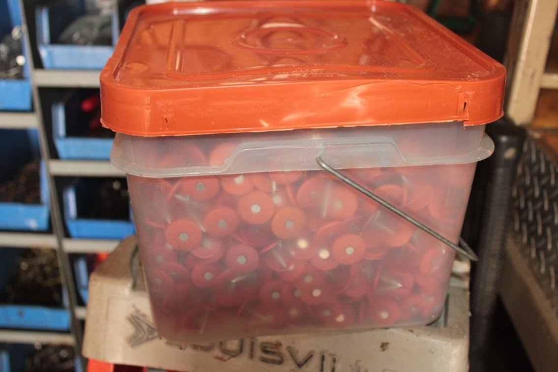 1 Inch Plastic Cap Nails