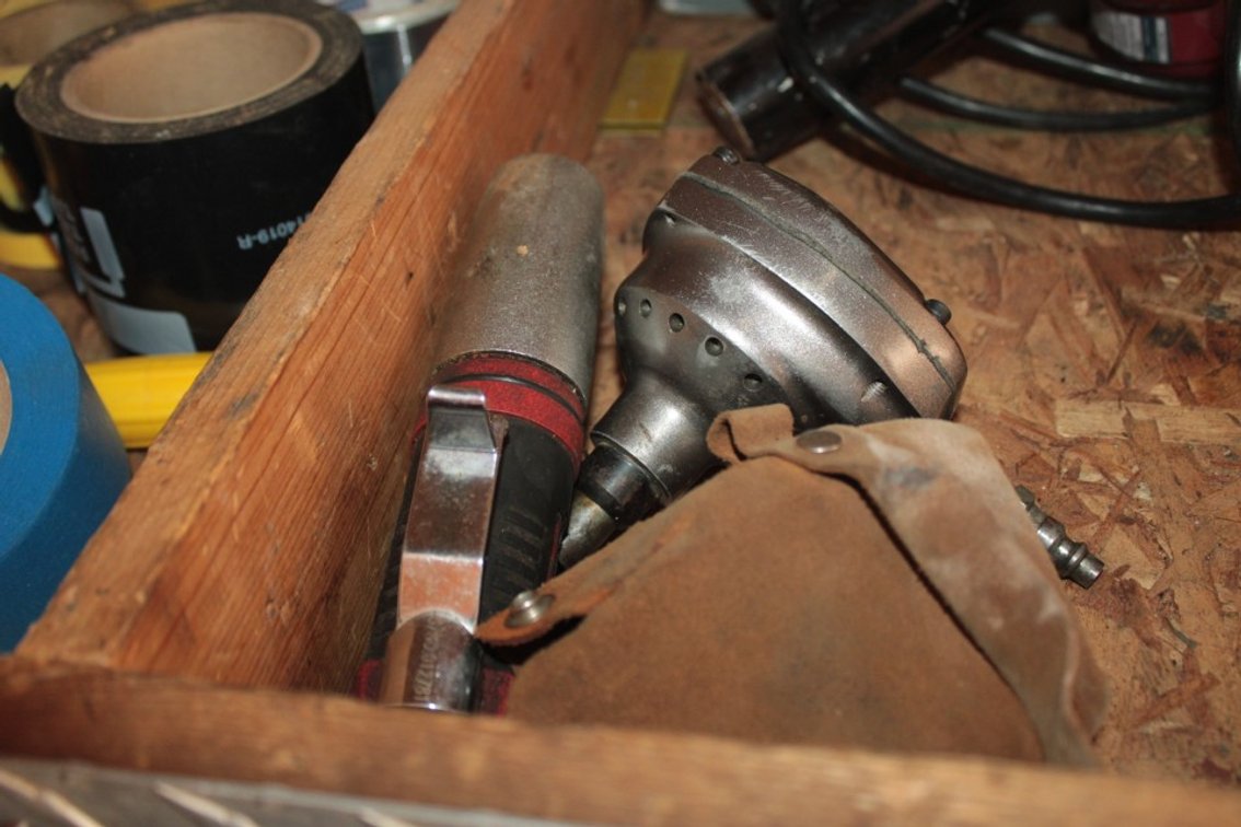 Jet Pneumatic Hammer and Hook Knife