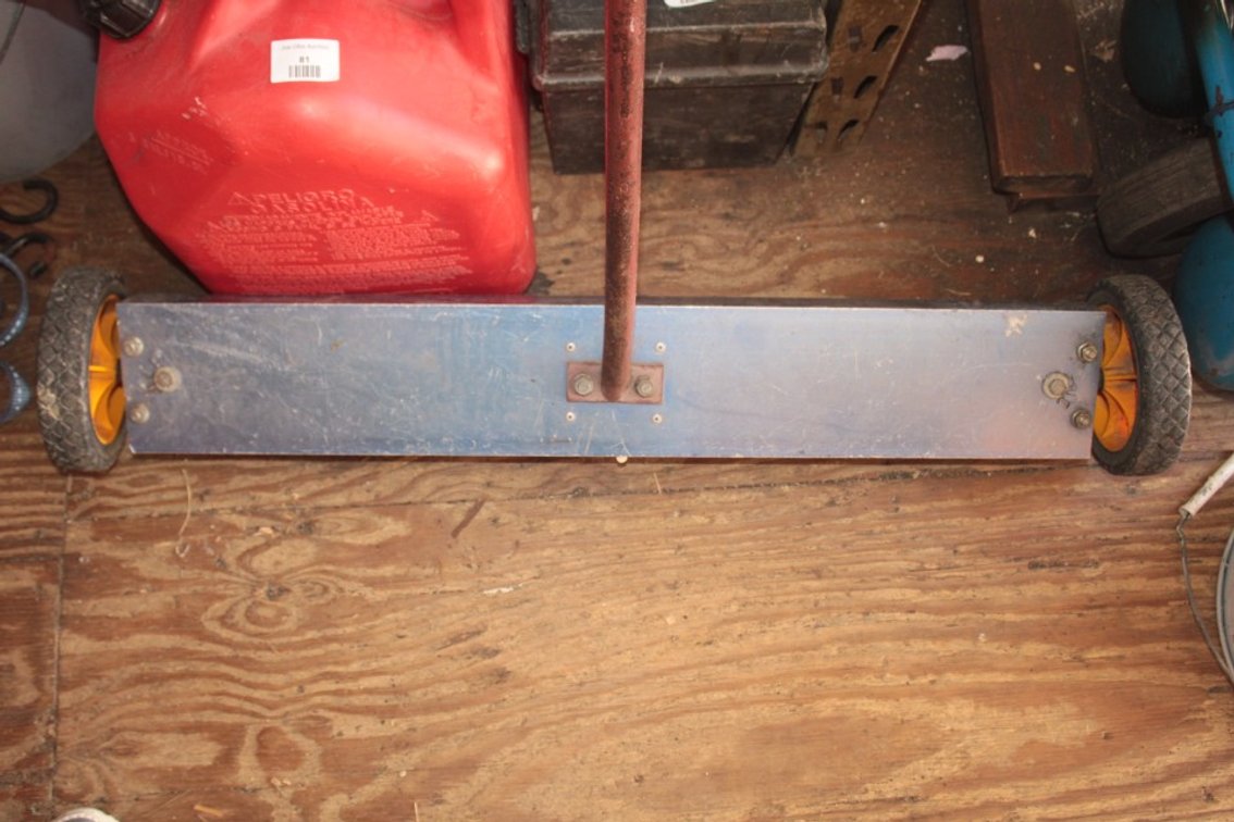 32 Inch Site Magnet
