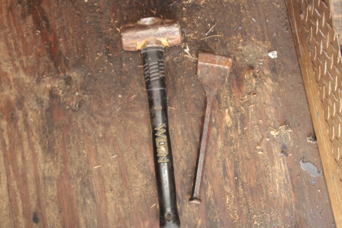 4 Pound Sledgehammer and Chisel