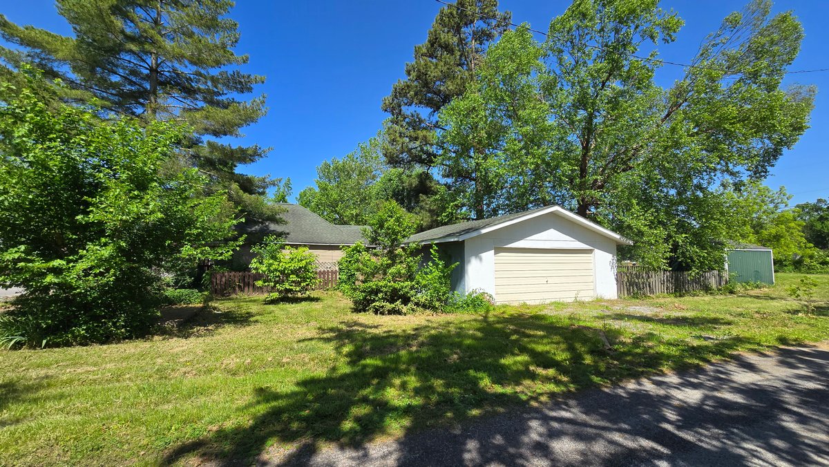 Image for Ready for Your Magic Touch: Herrin Home at Online Auction