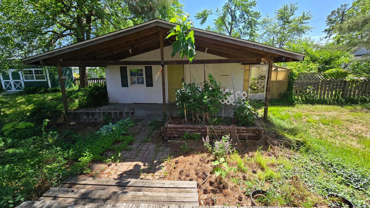 Image for Ready for Your Magic Touch: Herrin Home at Online Auction