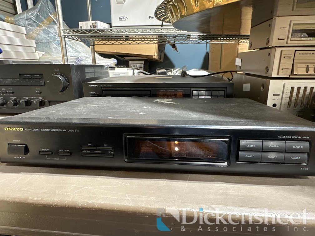 ONKYO QUARTZ SYNTHESIZED STEREO TUNER