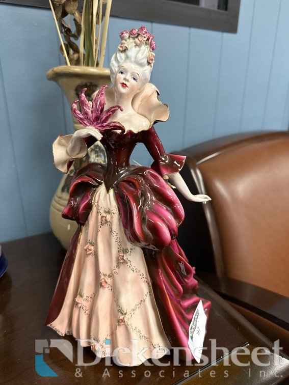 VINTAGE FLORENCE CERAMICS MADAME POMPADOUR FIGURINE