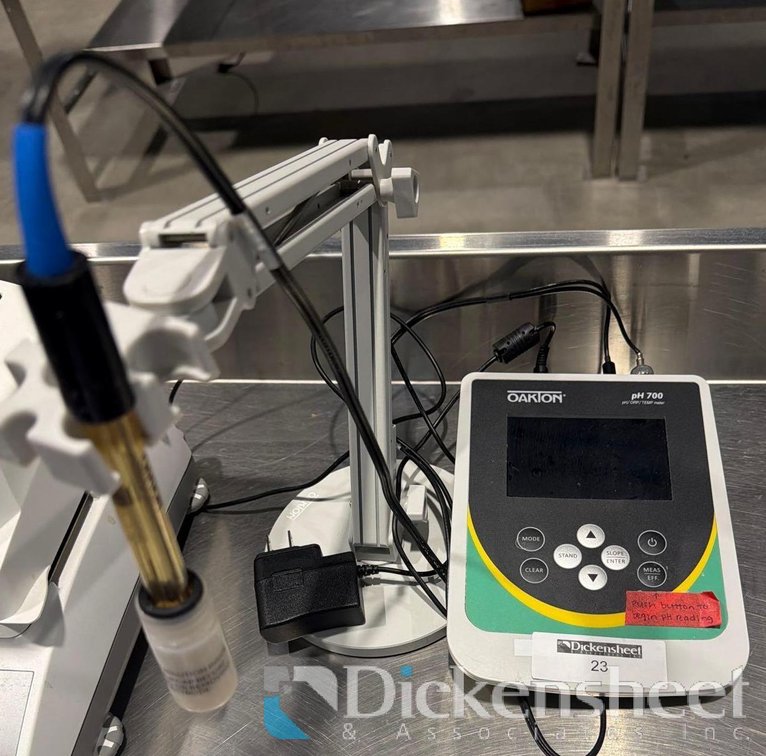 OAKTON PH 700 ph/ORP/ TEMP METER