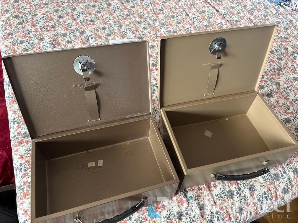 LOT OF LOCK BOXES WITHOUT KEY