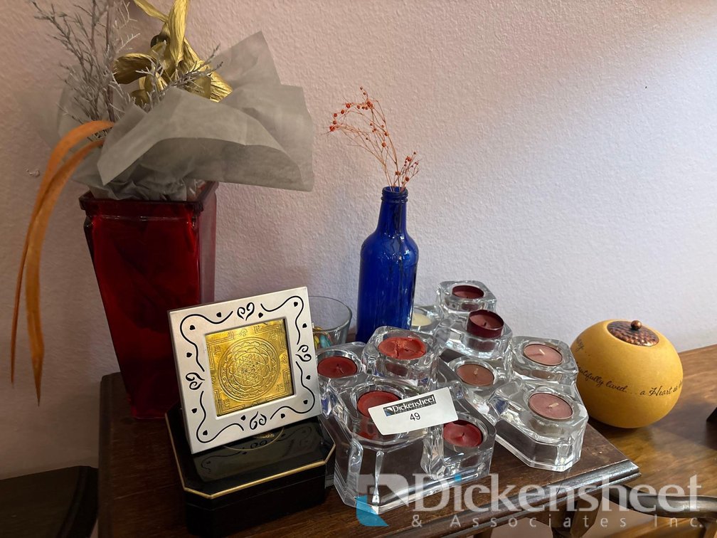 VARIETY OF DECORATIONS, QTY (13)