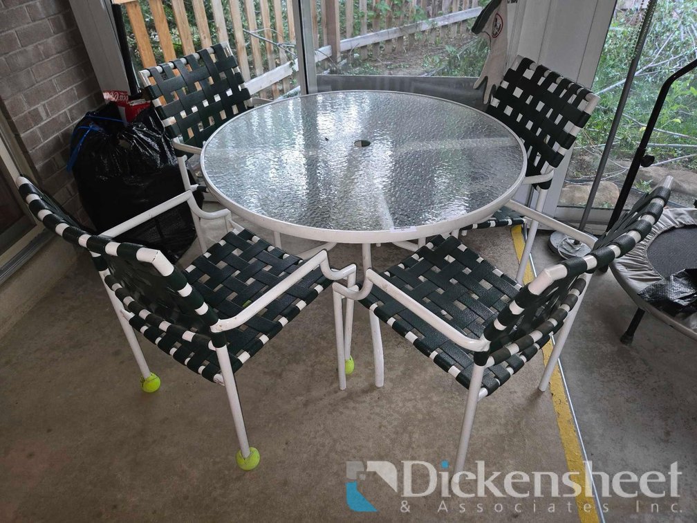 CIRCULAR PATIO TABLE WITH FOUR CHAIRS
