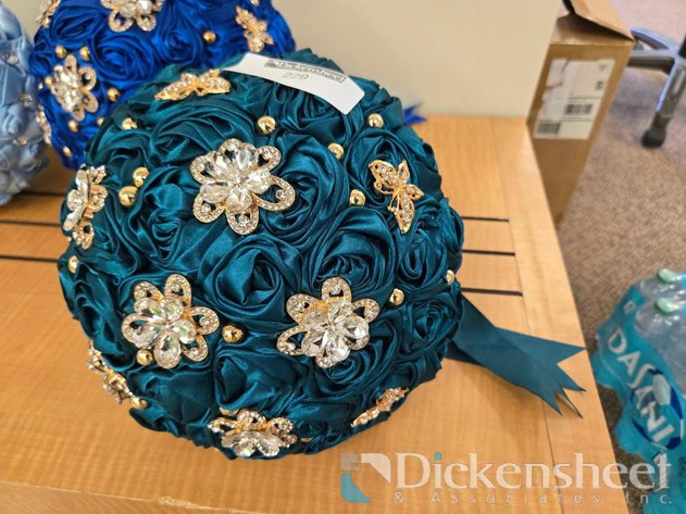 Image for TEAL TONE QUINCEANERA BOUQUET