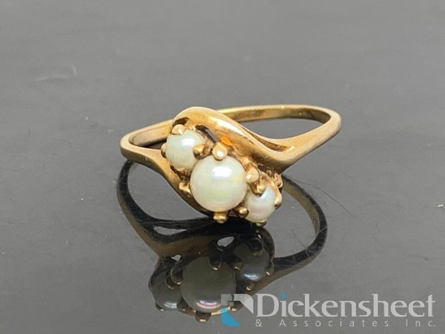 Image for Gold Ring With Pearls