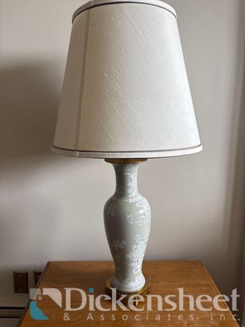 Image for MCM FRENCH  SIDE TABLE BY DREXEL WITH FLORAL GINGER JAR LAMP