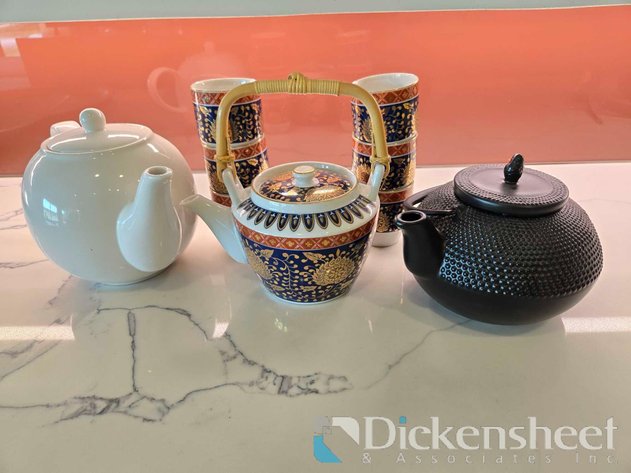 Image for SELECTION OF TEAPOTS, QTY (3)