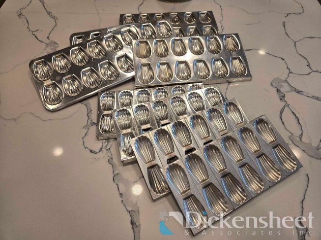 Image for SHELL SHAPED MADELINE COOKIE MOLDS / PANS, QTY (8)