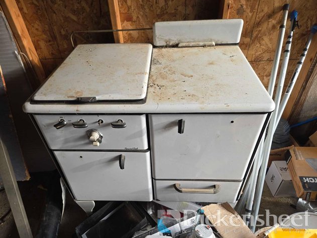 Image for VINTAGE MAGIC CHEF ROUND OAK OVEN, WHITE