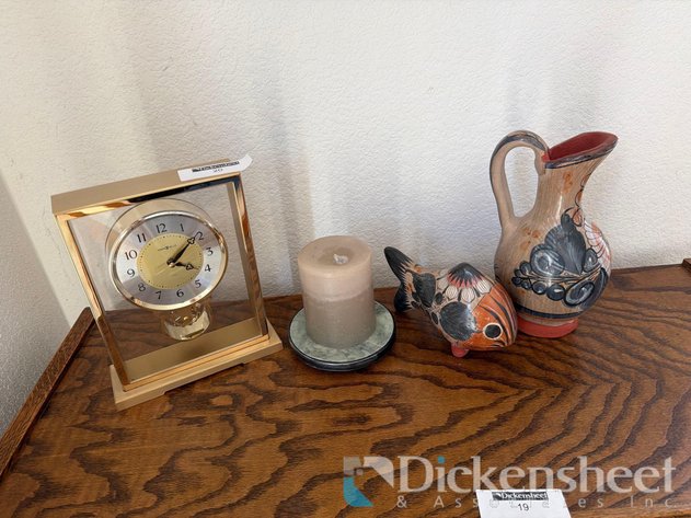 Image for LOT WITH CLOCK & TABLE DECOR