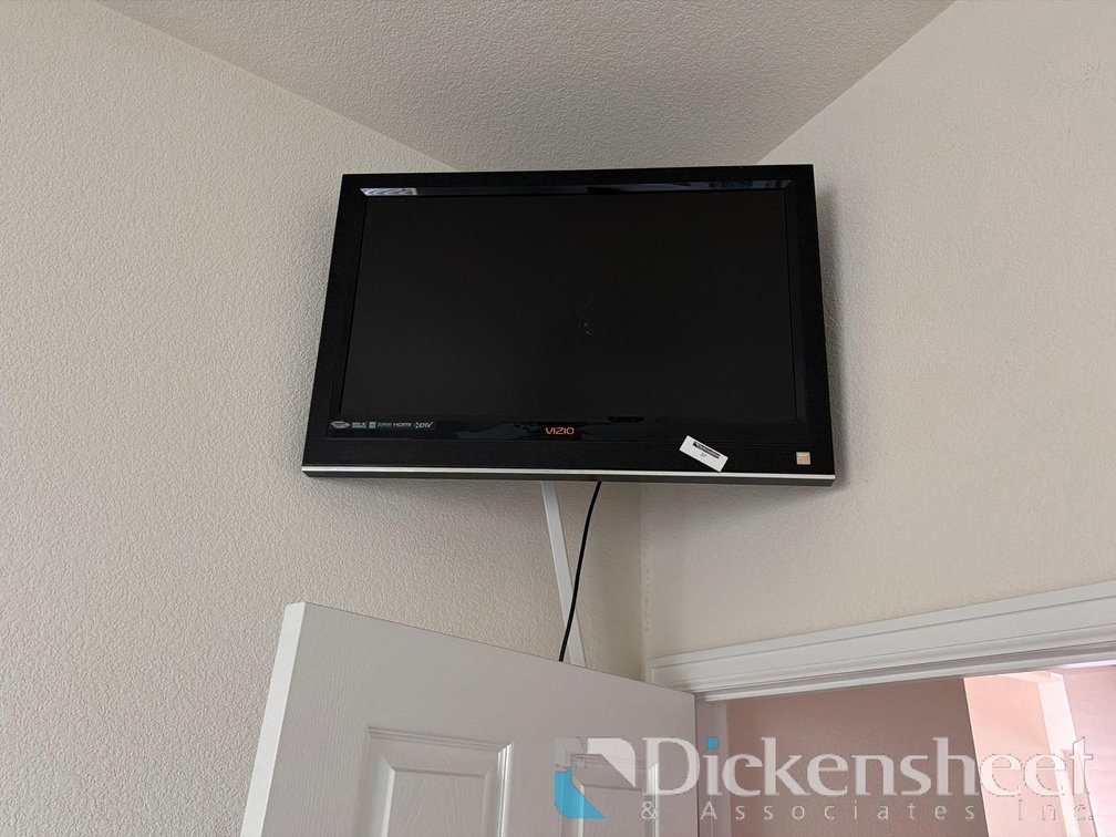 VIZIO WALL MOUNT TELEVISION