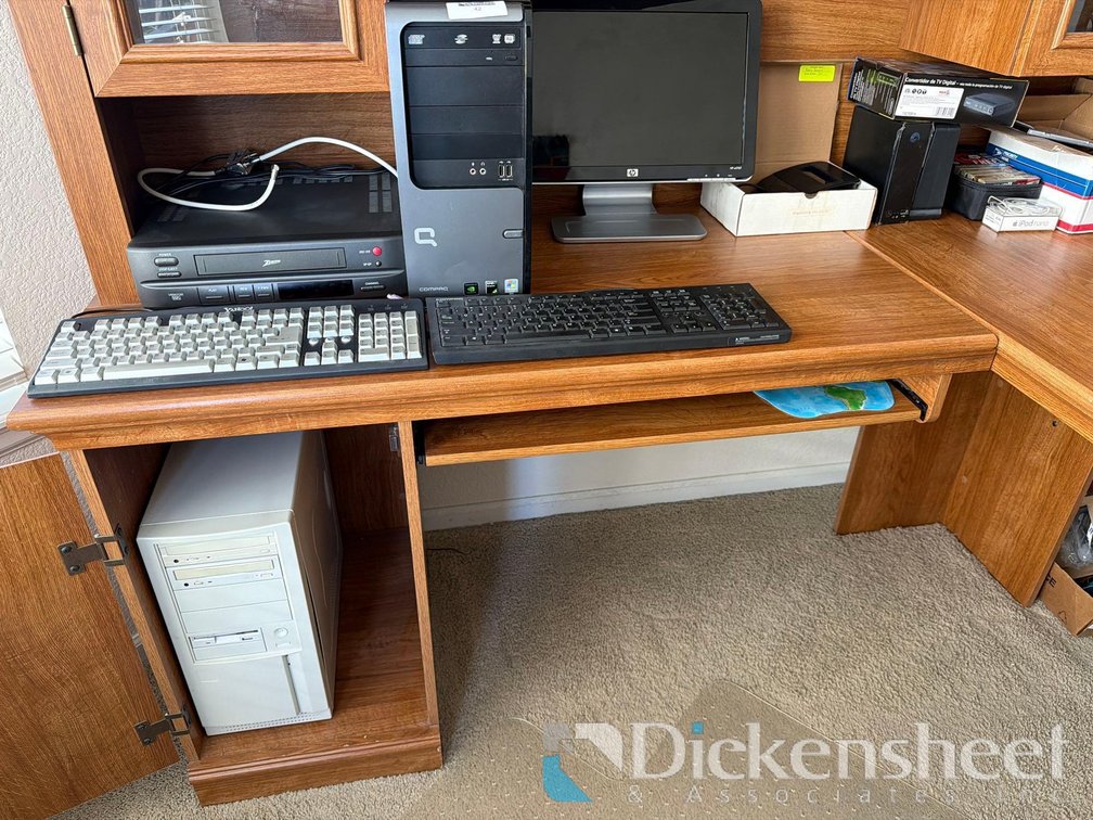 COMPUTER TOWERS & ELECTRONICS LOT