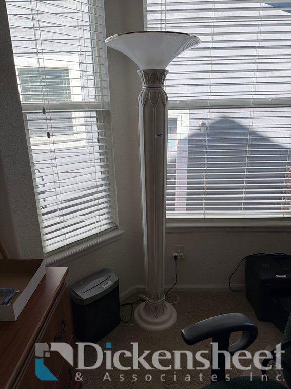 COLUMN STYLE FLOOR LAMP