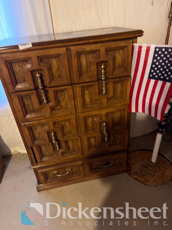 DRESSER