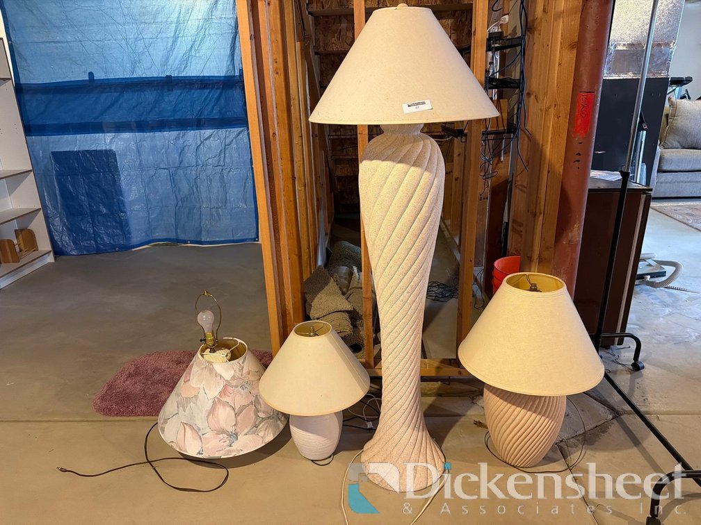 LOT OF (3) TABLE LAMPS,