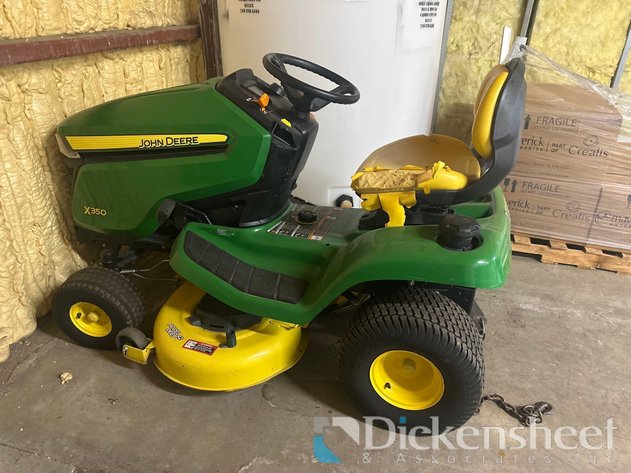 Image for 2016 JOHN DEERE X350 RIDING LAWN MOWER (NON-FUNCTIONAL)