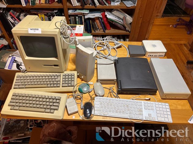 Image for VINTAGE APPLE MACINTOSH COMPUTER EQUIPMENT