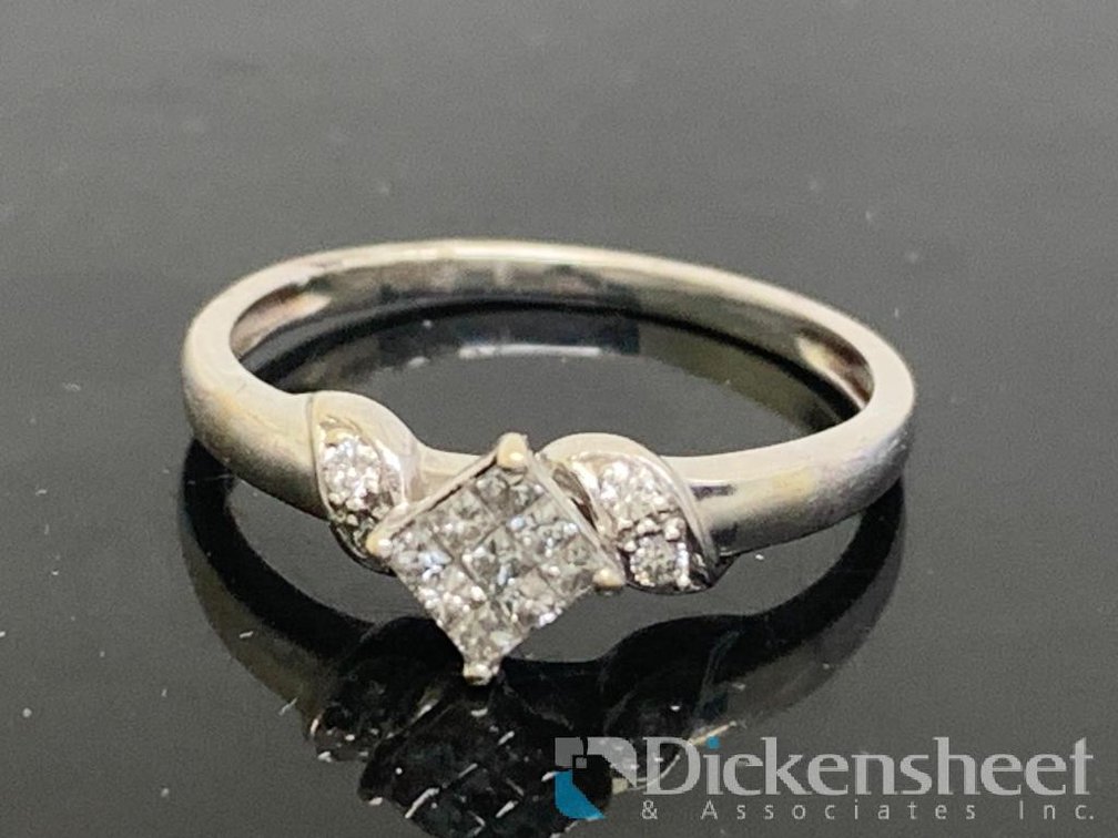 14KT White Gold Diamond Ring