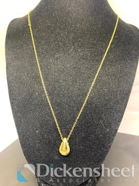 Gold Tone Necklace With a Tear Drop Pendant