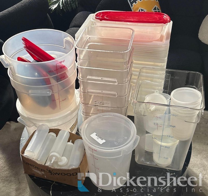 LOT OF PLASTIC CONTAINERS / PLASTICWARES
