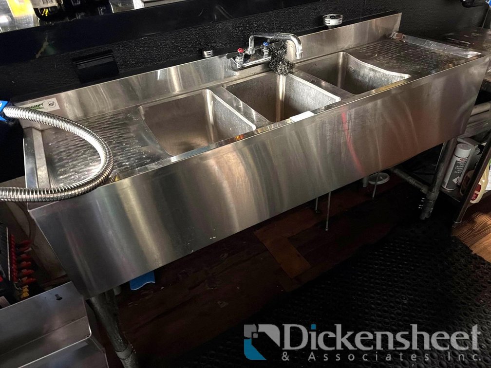 REGENCY STAINLESS STEEL THREE-COMPARTMENT BAR SINK WITH DUAL DRAINBOARDS