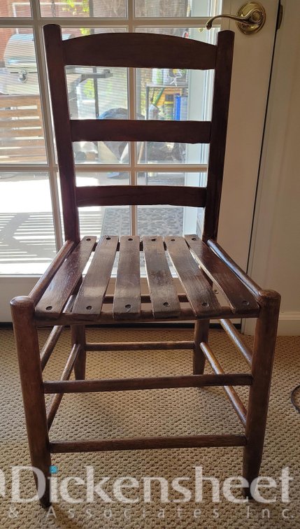 WOODEN SLAT CHAIR, (2) TABLE LAMPS AND (1) FLOOR LAMP