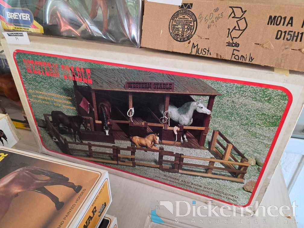 WESTERN STABLE SET, HORSES, TACK NOT INCLUDED