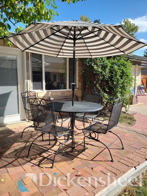 (4) CHAIR WROUGHT IRON PATIO SET WITH TILT UMBRELLA